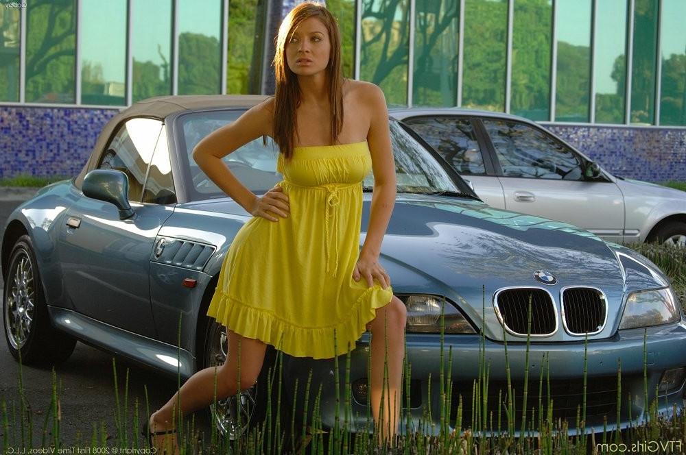 15P Sexy babe teasing and flashing her big tits at the parking lot