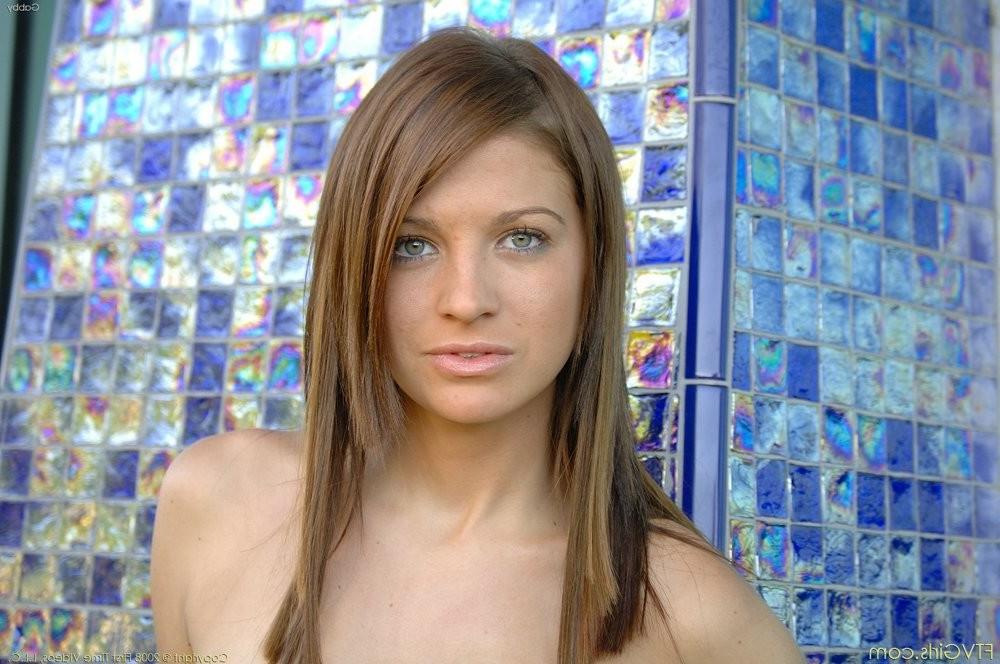 15P Sexy babe teasing and flashing her big tits at the parking lot