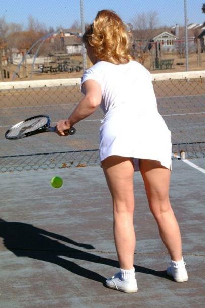 16P Pantyless Tennis Player Upskirts Out on the Court