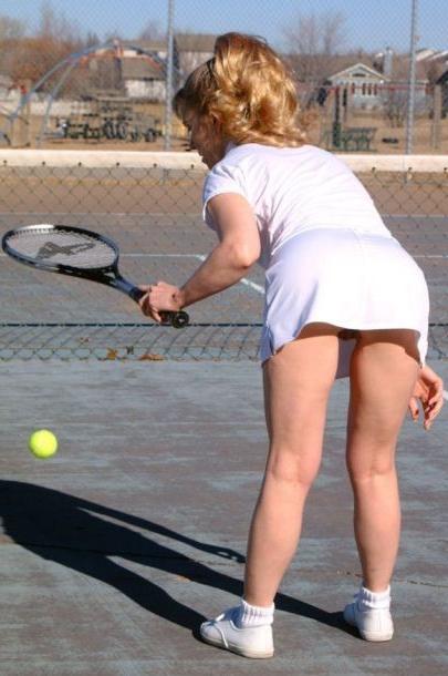 16P Pantyless Tennis Player Upskirts Out on the Court