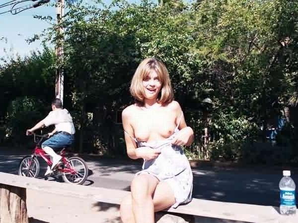 16P Cute Local Chick Flashing Outdoors On The Street