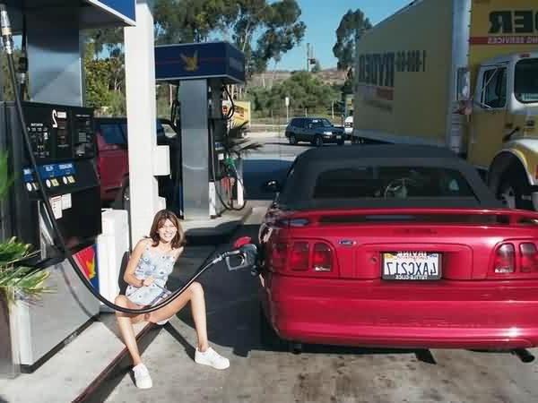 16P Cute Local Chick Flashing Outdoors On The Street