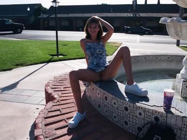 16P Cute Local Chick Flashing Outdoors On The Street
