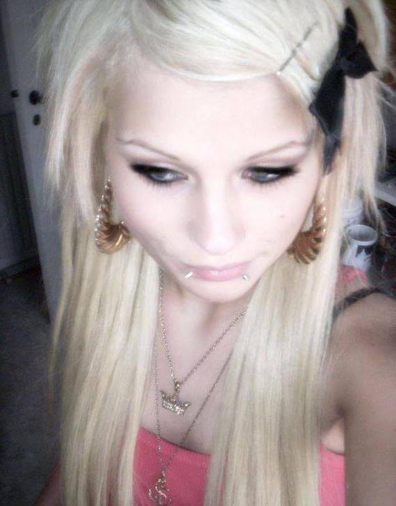 15P Horny emo teen girlfriends posing in selfpics