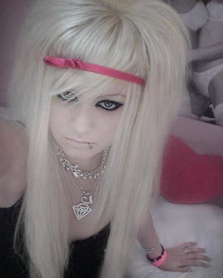15P Horny emo teen girlfriends posing in selfpics