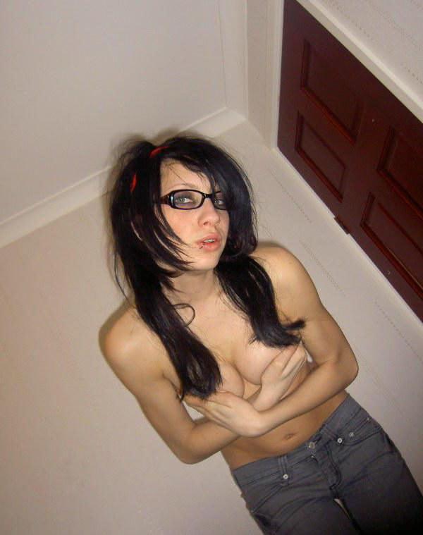 15P Horny emo teen girlfriends posing in selfpics