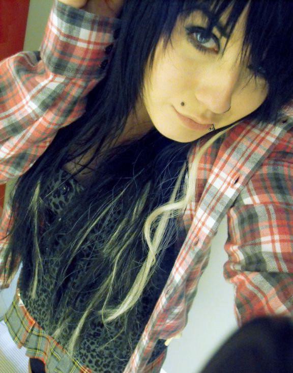 15P Horny emo teen girlfriends posing in selfpics