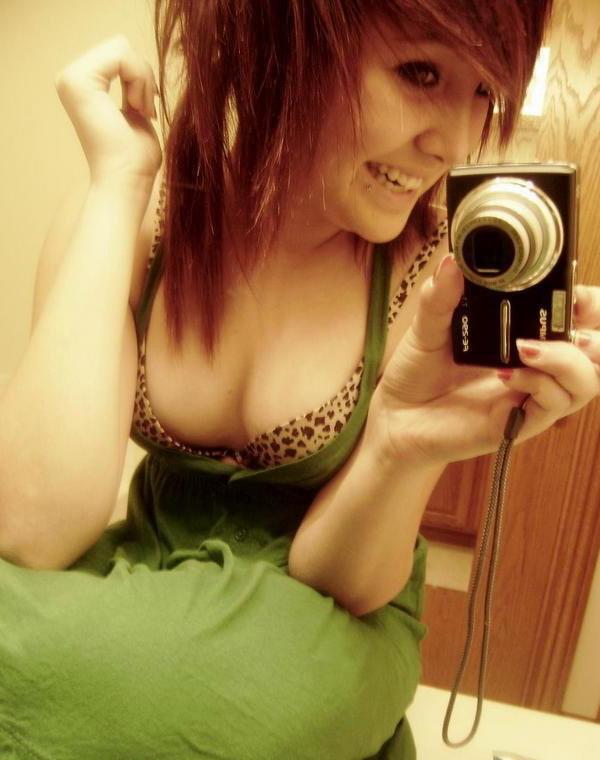 15P Horny emo teen girlfriends posing in selfpics