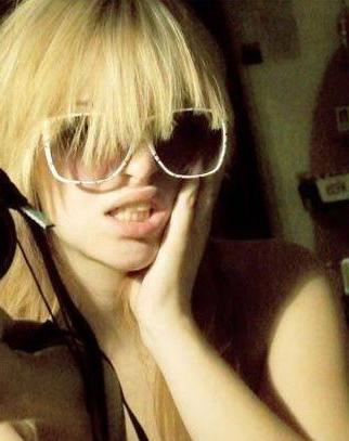 15P Pierced emo teen girlfriends in selfpics