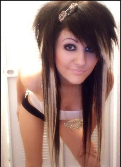 15P Pierced emo teen girlfriends in selfpics
