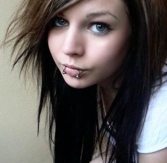 15P Pierced emo teen girlfriends in selfpics