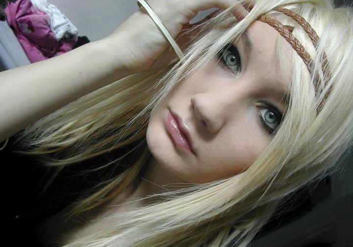 15P Pierced emo teen girlfriends in selfpics