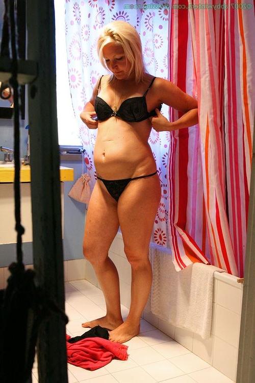 16P Spycam Voyeur Secretly Watching Anessa Get Dressed