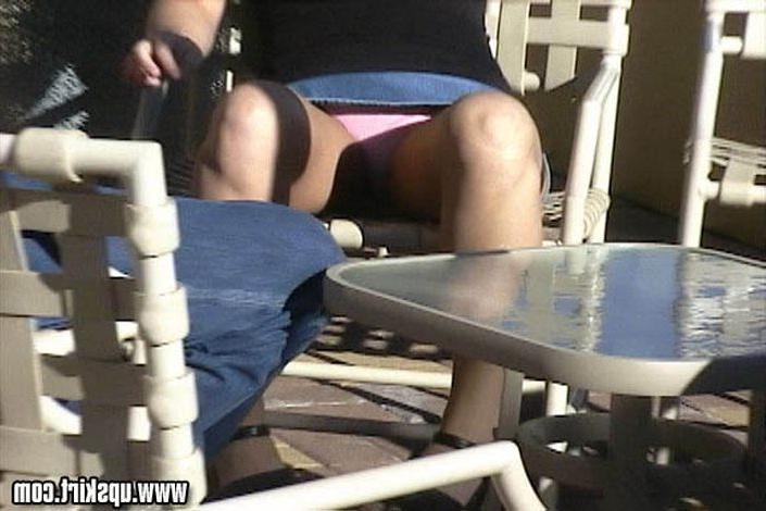 16P Telephoto Upskirt Panty Spy Catches Crotch Closeups