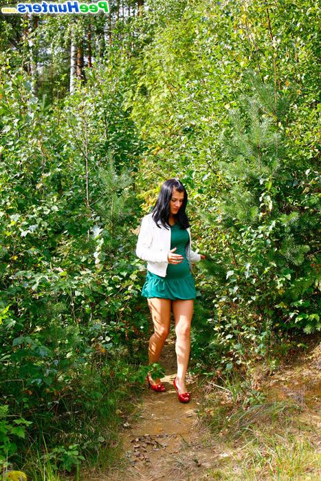 16P Hot babe goes out commando and pisses in the woods