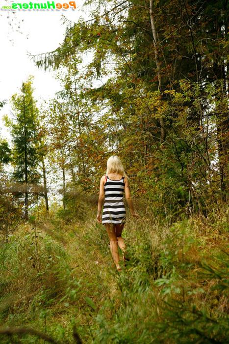 16P Outdoor peeing show from loose yet sexy blonde ho