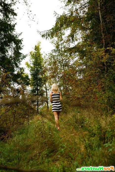 16P Outdoor peeing show from loose yet sexy blonde ho