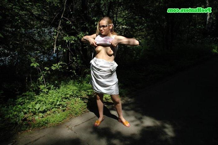 16P Delicious blondie pisses up a storm in the woods
