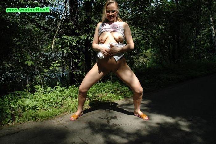 16P Delicious blondie pisses up a storm in the woods