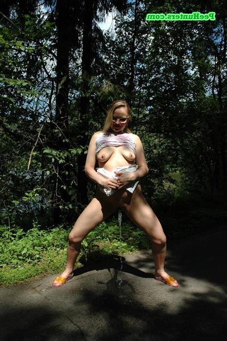 16P Delicious blondie pisses up a storm in the woods