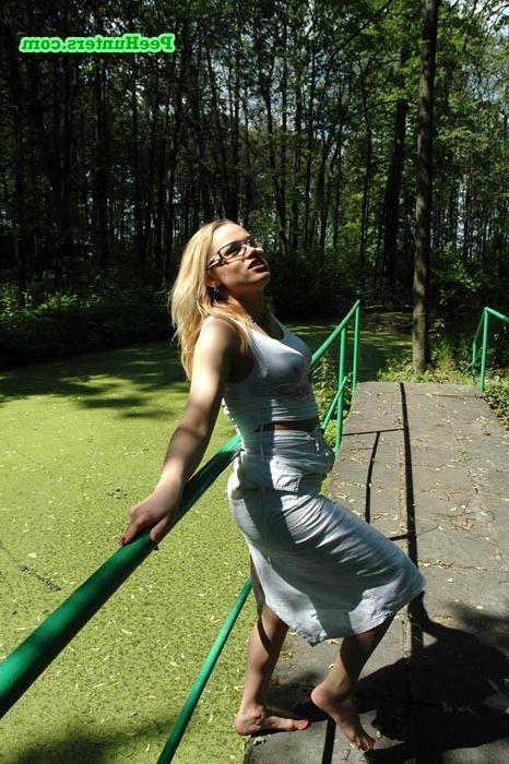 16P Delicious blondie pisses up a storm in the woods