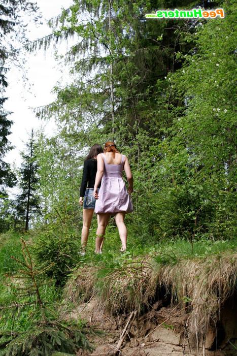 16P Chicks with cute pussies busted peeing in the park