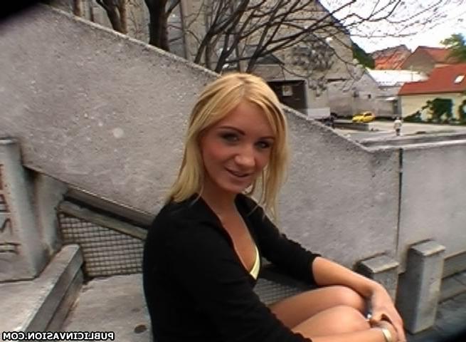 16P After the English lessons she rewarded him with pussy.