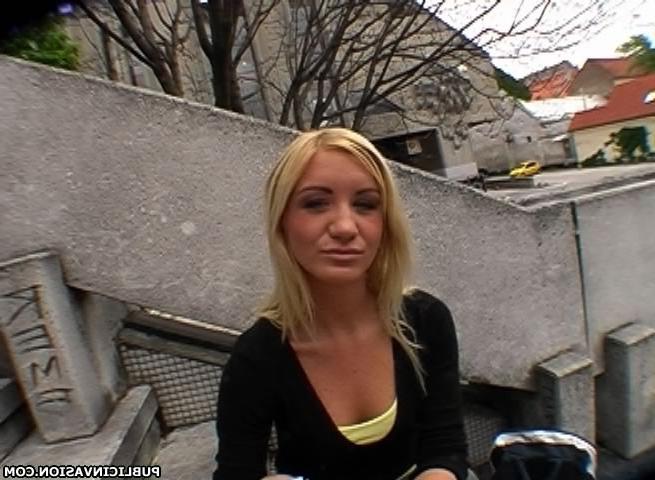 16P After the English lessons she rewarded him with pussy.