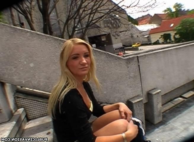 16P After the English lessons she rewarded him with pussy.