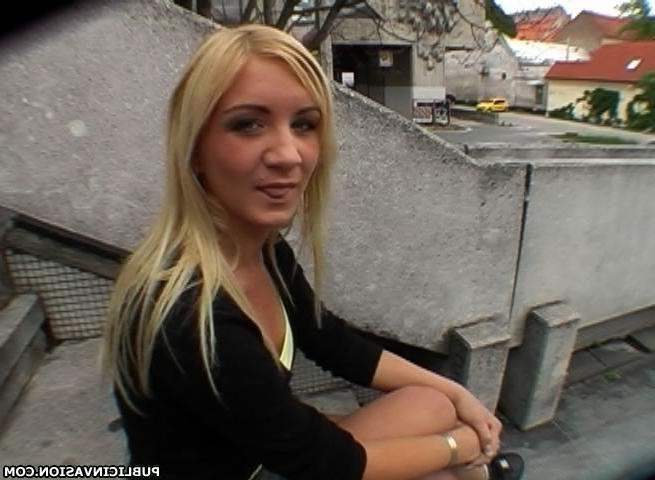 16P After the English lessons she rewarded him with pussy.