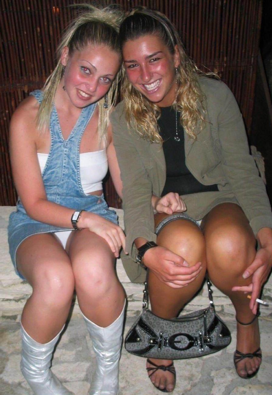15P Hot pics of campus hotties doing wild things in the nude