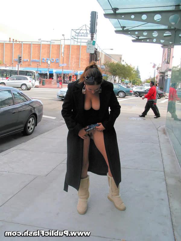 16P Flashing her nude body and big naturals n the city