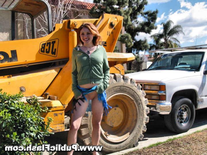 16P Petite Alana Flashes Construction Workers Outdoors