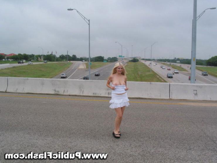 16P Busty Naturals Blonde Flashing Big Tits on Freeway
