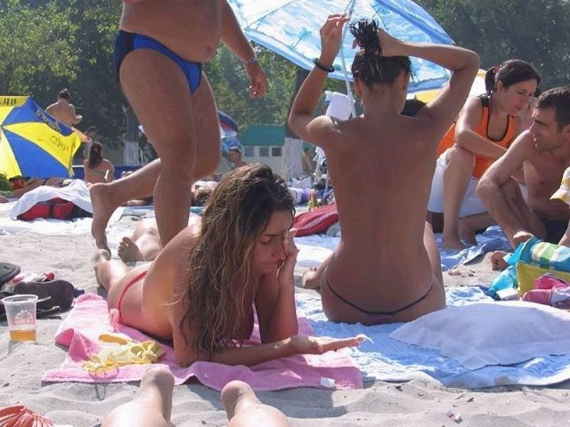 12P Beaches with next door naked nudists
