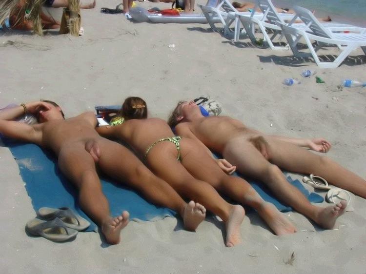 12P Beaches with next door naked nudists