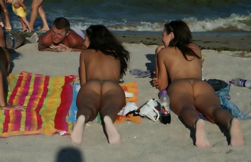 12P Beaches with next door naked nudists
