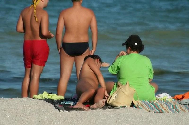 12P Lots of naked next door people on beach