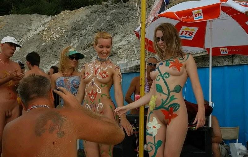 12P Lots of naked next door people on beach