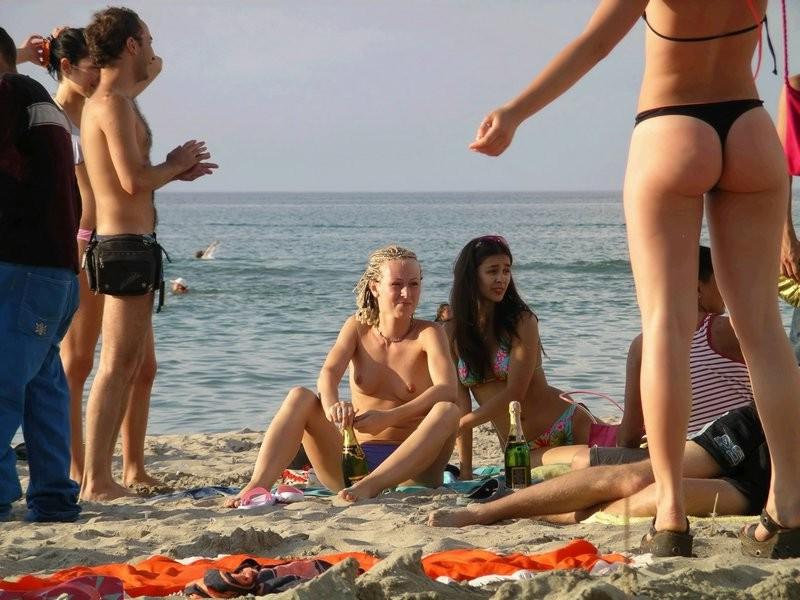 12P Real nudists nude on the local beach