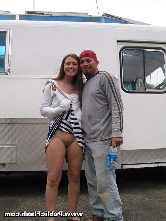 16P Cute Brunette Flashes Her Tits and Ass for Grinniing Road Crew