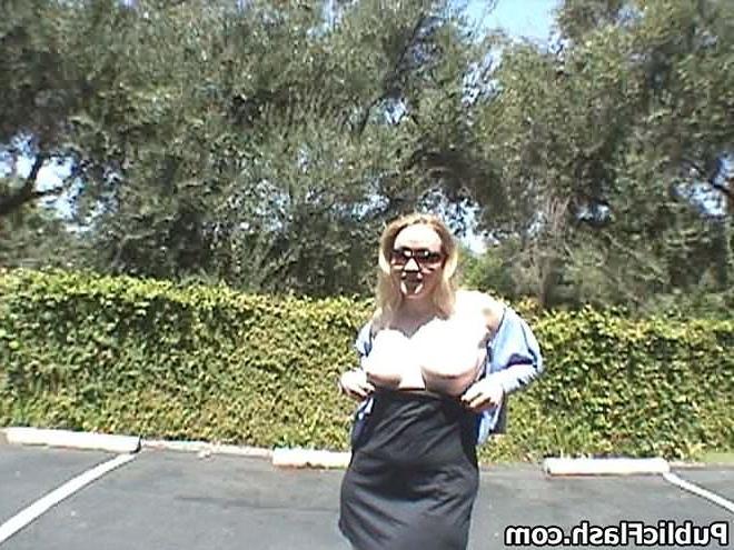 16P Big Bouncy Boobs Flashed For Happy Neighbors Outdoors on Balcony