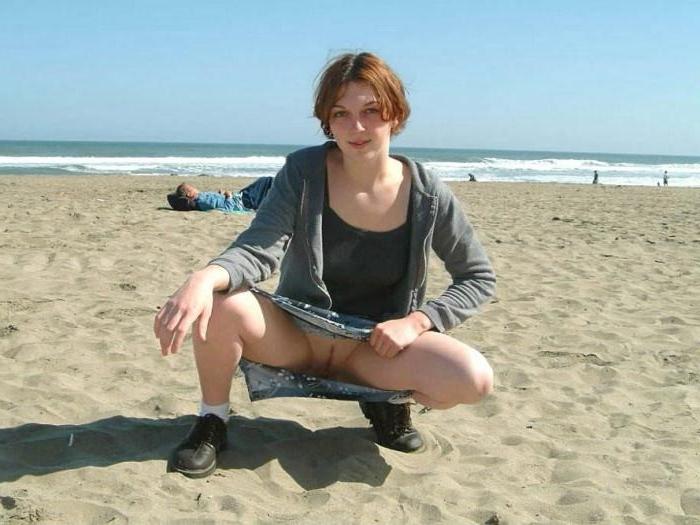 16P College Chick Flashing Tits n Twat for Tuition Fees