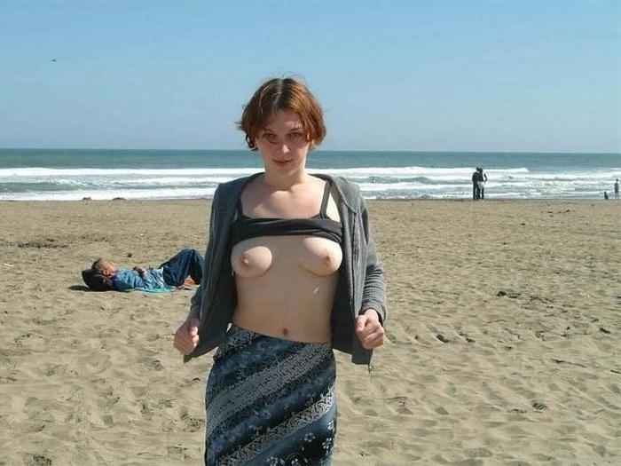 16P College Chick Flashing Tits n Twat for Tuition Fees
