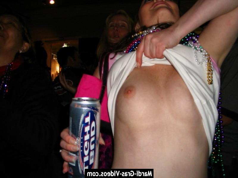 14P young girls showing their tits and asses in street