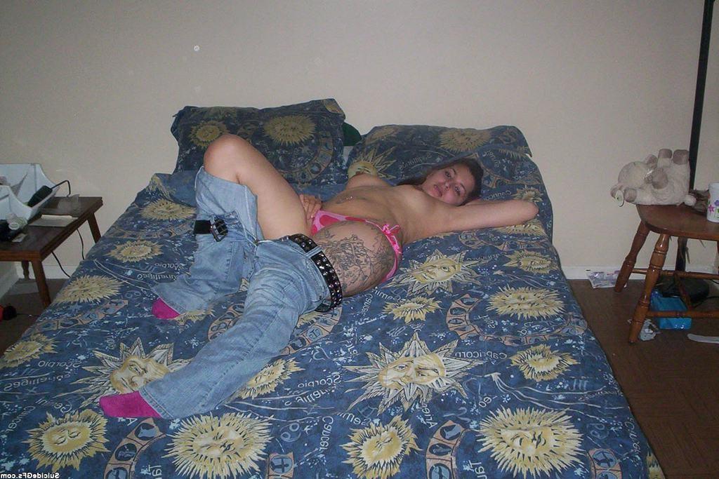15P Pierced and tattooed emo GF strips and sucks cock