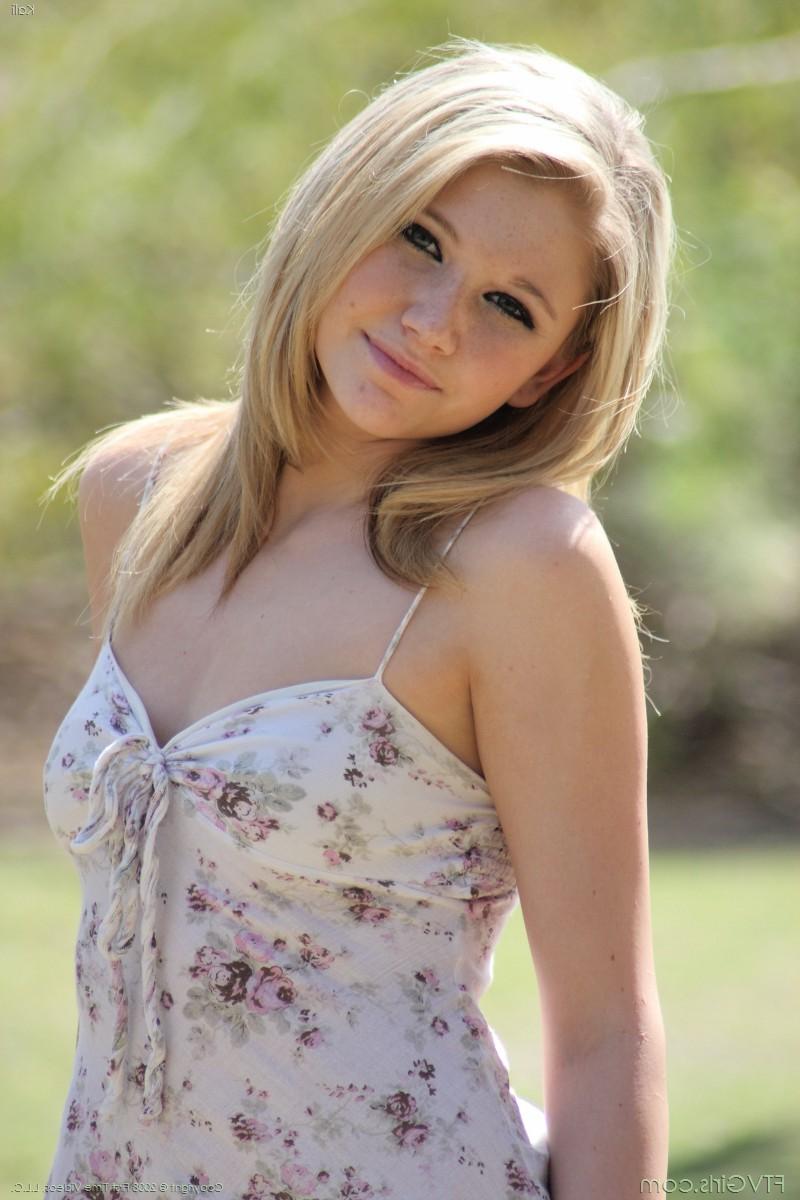15P A cute blonde amateur teen babes hot pierced pussy