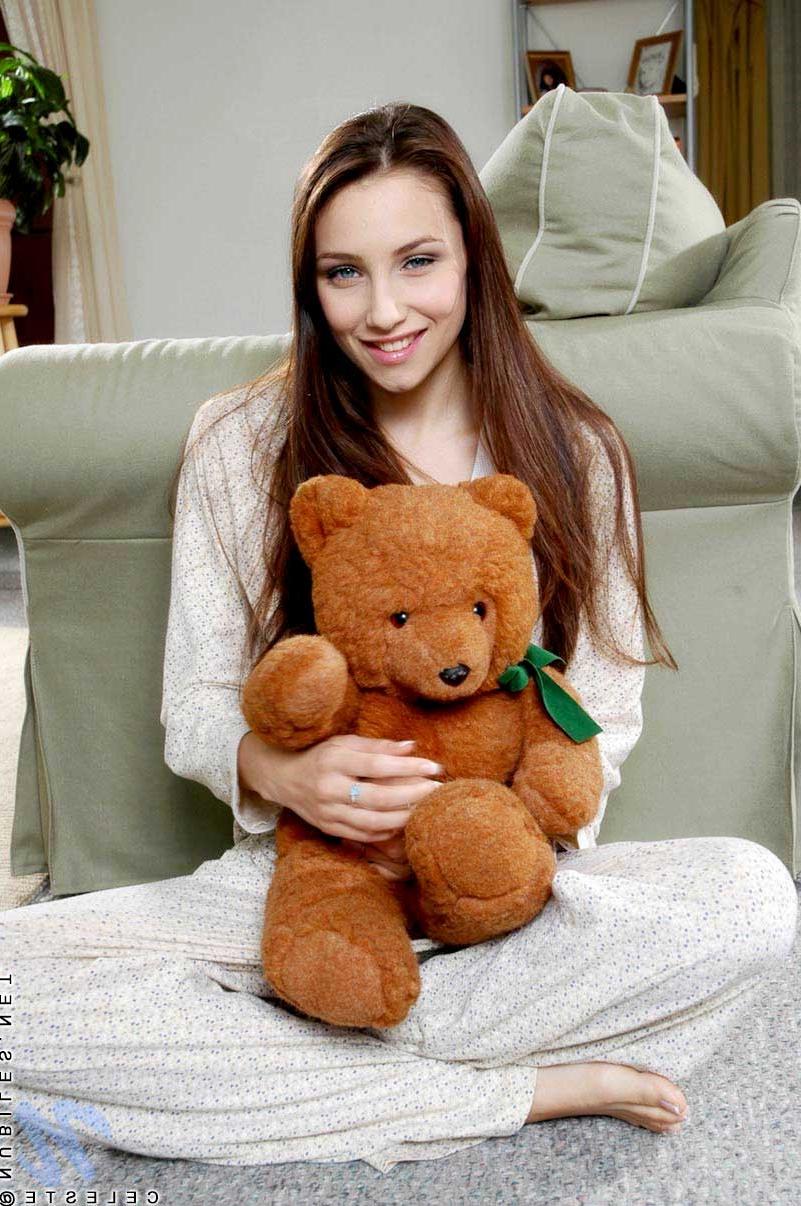 15P Sweet brunette spreads pink pussy