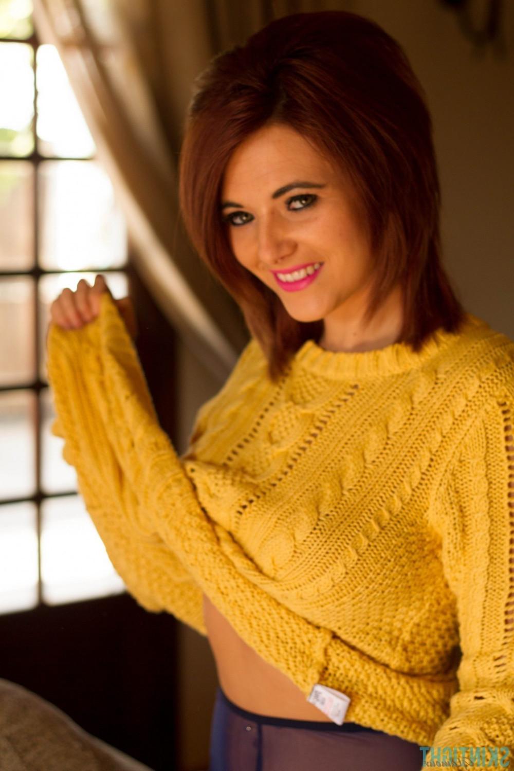 12P Hot redhead babe Emma Lou stripping in tights