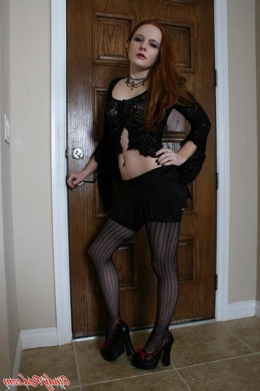 17P Devil Cindy Red shows her pierced pussy